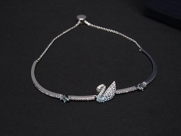 ■新品■未使用■ SWAROVSKI スワロフスキー ラインストーン ブレスレット アクセサリー シルバー系×ライトブルー系 FR7471