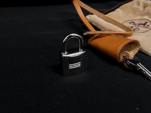 ■新品同様■ HERMES エルメス ボックスカーフ クロシェット カデナ 南京錠 パドロック 101 鍵 キー ブラウン系 FS2610