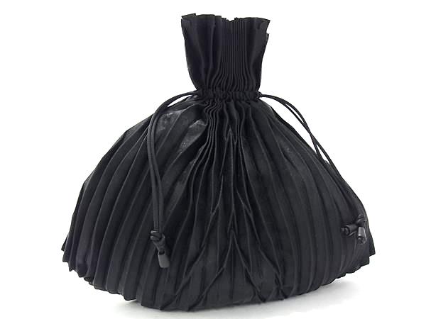 ■新品同様■ ISSEY MIYAKE イッセイミヤケ ポリエステル プリーツ 巾着袋 ポーチ マルチケース 小物入れ ブラック系 FU6800