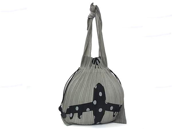 ■新品同様■ PLEATS PLEASE ISSEY MIYAKE プリーツプリーズ イッセイミヤケ ポリエステル 巾着型 ショルダーバッグ グレー系 FZ2297