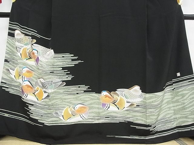 平和屋本店●極上　人間国宝・羽田登喜男　黒留袖　鴛鴦　九羽　金彩　着丈165.5cm　裄丈66cm　正絹　逸品　3kk3945_2
