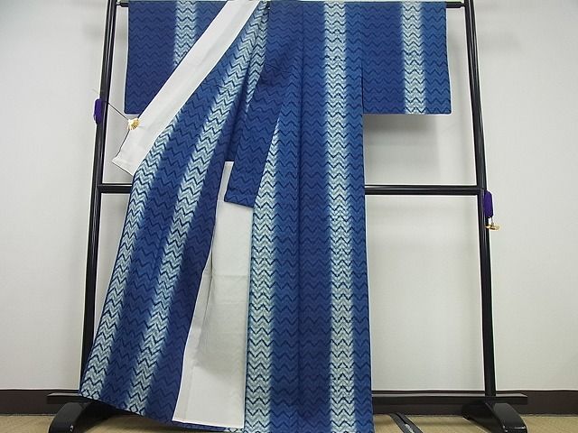 平和屋本店▽極上　紬　本藍　絞り　単衣　逸品　4s235 平和屋本店▽極上 男性 結城紬 単衣 色無地 錫色 キングサイズ 反端