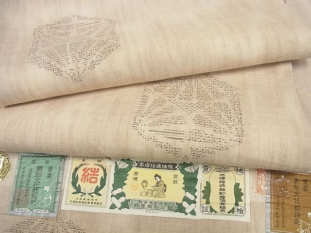 ■　地機　結城紬　亀甲　縦縞　花　着物　証紙あり　無形文化財 □ 地機 結城紬 亀甲 縦縞 花 着物 証紙あり 無形文化財