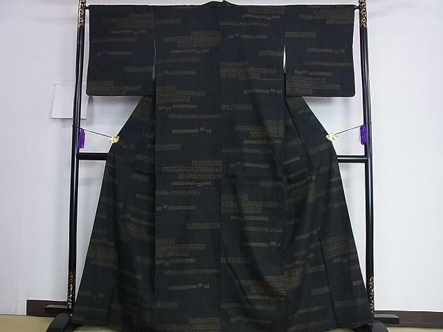 平和屋着物●本場結城紬　重要無形文化財　100亀甲　横段文　逸品　DAAB4033ic 平和屋着物○本場結城紬 重要無形文化財 100亀甲 横段文 逸品