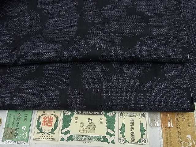 美品！＜重要無形文化財　本場結城紬＞100亀甲　人気の飛び柄雪輪模様 美品！＜重要無形文化財 本場結城紬＞100亀甲 人気の飛び柄雪輪模様 ト