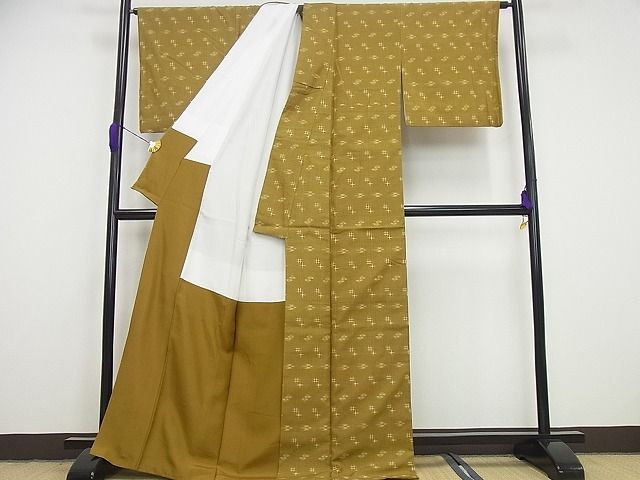 平和屋着物○訪問着 本場染大島紬 湯谷文雄 人物風景文 銀彩