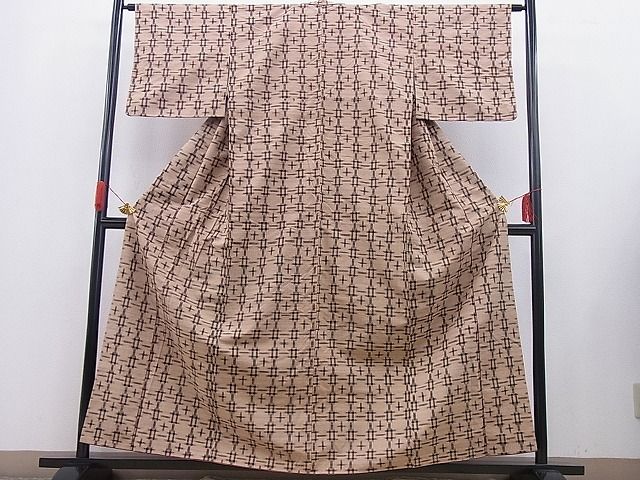 平和屋着物○国指定重要無形文化財 本場久米島紬 手織 井桁絣 逸品