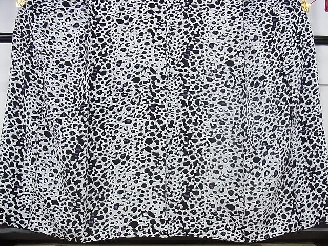 平和屋本店□極上 着物デザイナー 井尻学 小紋 ヒョウ柄 黒地 正絹