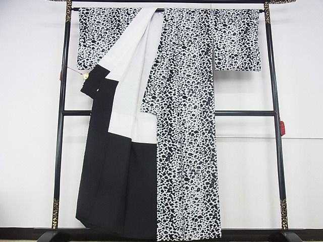 平和屋本店□極上 着物デザイナー 井尻学 小紋 ヒョウ柄 黒地 正絹