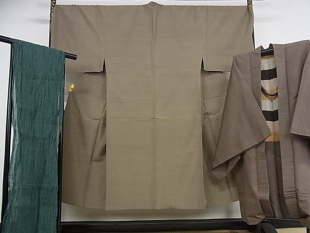 平和屋本店■極上　男性　紬　アンサンブル　兵児帯セット　着物：生壁色　羽織：焦茶　兵児帯：虫襖 　正絹　逸品　KAAA0871kk4 着物セット