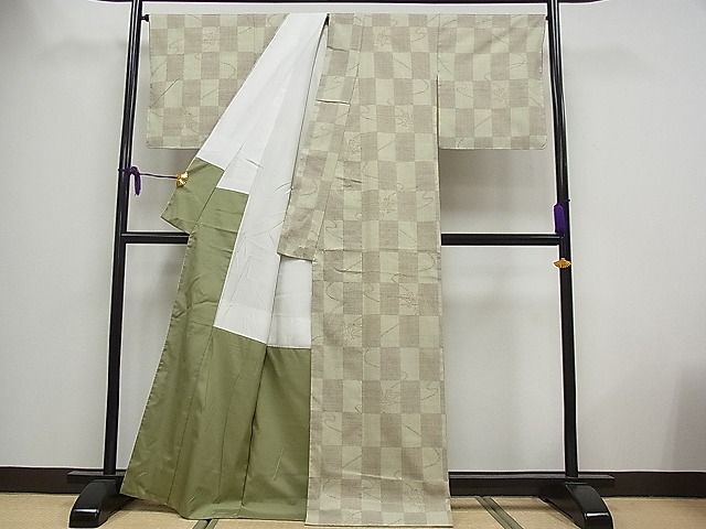 平和屋本店●極上　本場結城紬　重要無形文化財　100亀甲　市松結び紐文　砂色地　証紙付き　逸品　未使用　CYAA0006s4_2