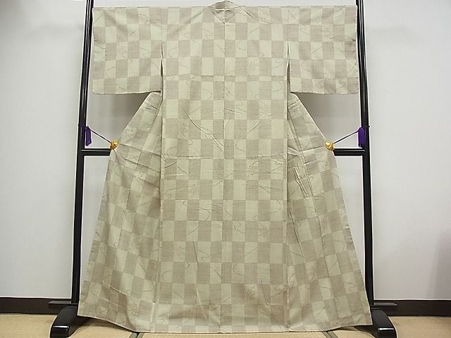 平和屋本店●極上　本場結城紬　重要無形文化財　100亀甲　市松結び紐文　砂色地　証紙付き　逸品　未使用　CYAA0006s4_1