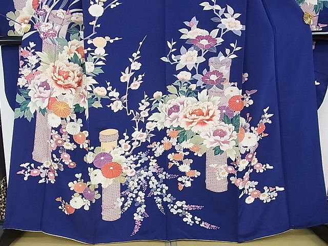 平和屋本店□極上 創業460年・千總 振袖 駒刺繍 筒花文 紺藍色地