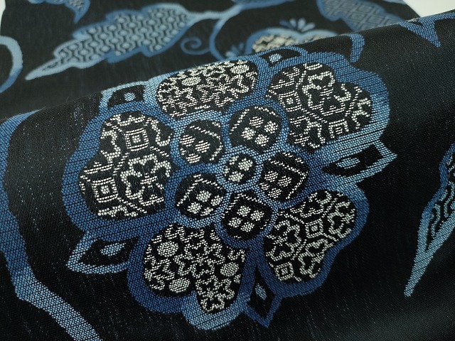 平和屋着物●本場大島紬　9マルキ　雲取り几帳吉祥花唐草文　正絹　逸品　CAAU1658yc 平和屋着物○本場大島紬 9マルキ 雲取り几帳吉祥花唐草文 正絹