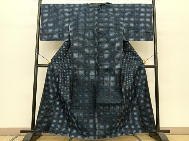 平和屋着物○本場大島紬 幾何学文様 黒地 正絹 逸品 AAAZ3816ck