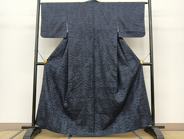 平和屋着物●本場結城紬　重要無形文化財　100亀甲　草花文　正絹　逸品　BAAT0886yc 平和屋着物○本場結城紬 重要無形文化財 100亀甲 草花文 正絹 逸品