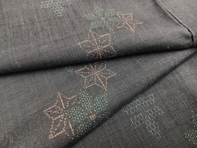 平和屋着物●本場結城紬　重要無形文化財　100亀甲　飛び亀甲　麻の葉文様　紅消鼠色地　正絹　逸品　AAAW0043ph