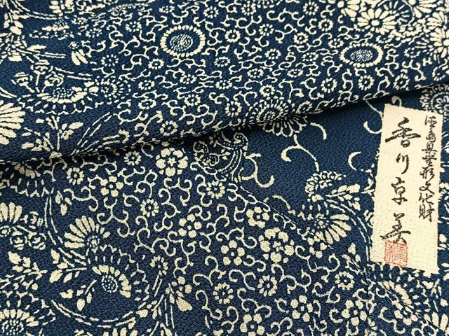 平和屋着物▽阿波藍染　阿波友禅　徳島県無形文化財保持者　香川卓美　小紋　単衣　切嵌花唐草文　鬼しぼ縮緬　正絹　逸品　BAAT9055yc
