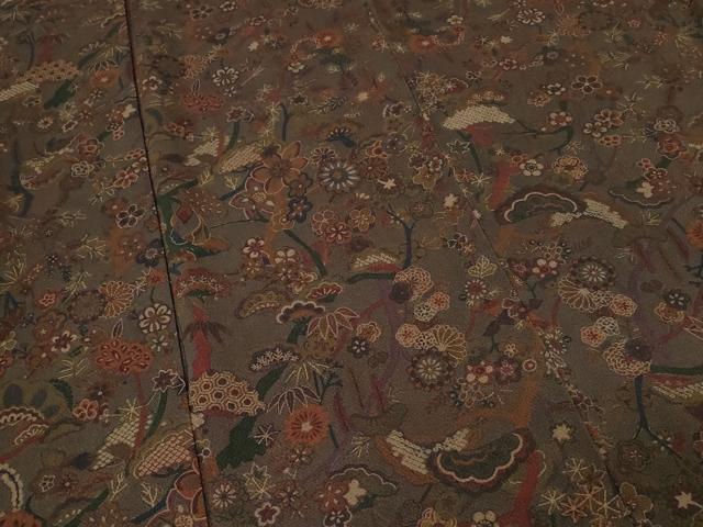 平和屋着物○初代 染人・山岡古都 草根本皮染 小紋 枝松花