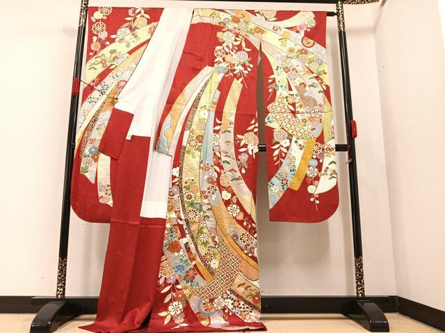 振袖駒刺繍地紙草花文金彩の振袖正絹