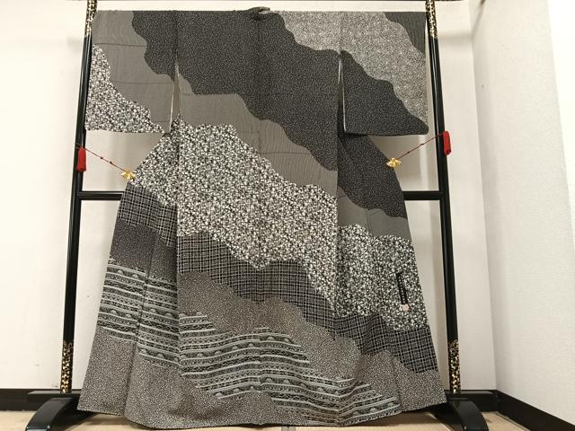 平和屋着物●山下晴三　京友禅競技大会受賞　訪問着　草花文　黒地　正絹　逸品　AABA1243ph