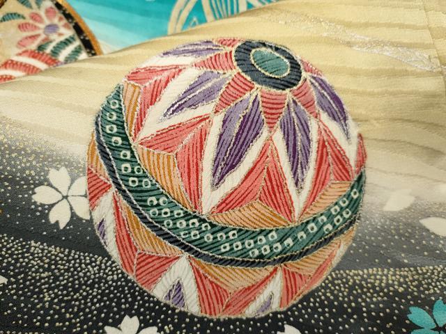 平和屋着物[]七五三　女の子　７歳　祝着　四つ身　袋帯セット　駒刺繍　糸車鞠舞蝶花文　暈し染め　金銀彩　逸品　CAAZ7027ze_5