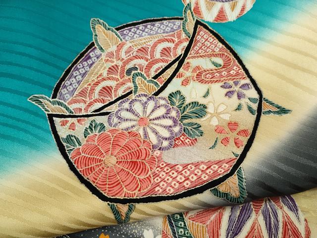 平和屋着物[]七五三　女の子　７歳　祝着　四つ身　袋帯セット　駒刺繍　糸車鞠舞蝶花文　暈し染め　金銀彩　逸品　CAAZ7027ze_4