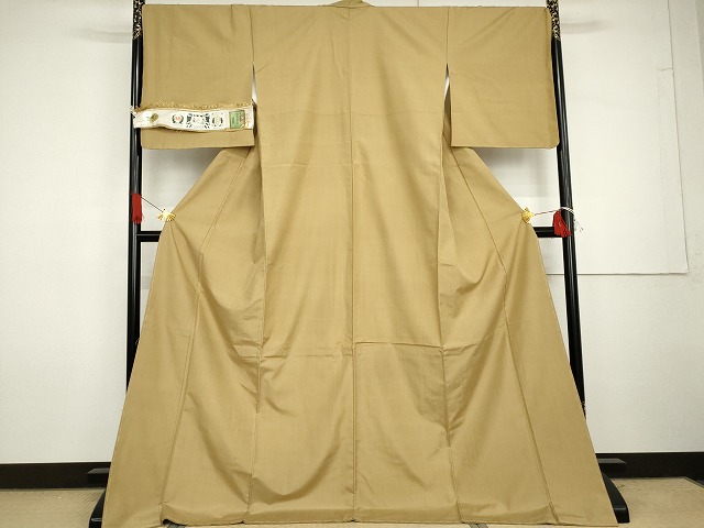 平和屋着物●結城紬　色無地　丁子色　証紙付き　ロング丈　正絹　逸品　未使用　AABG7948cs_1