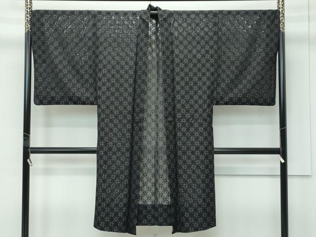 平和屋着物∞男性　長羽織　黒紋付　羽裏：遠山文　正絹　逸品　CABC3173ua 平和屋着物▽羽織 スリーシーズン 春夏秋 塵除け 紗 黒色 正絹 逸品
