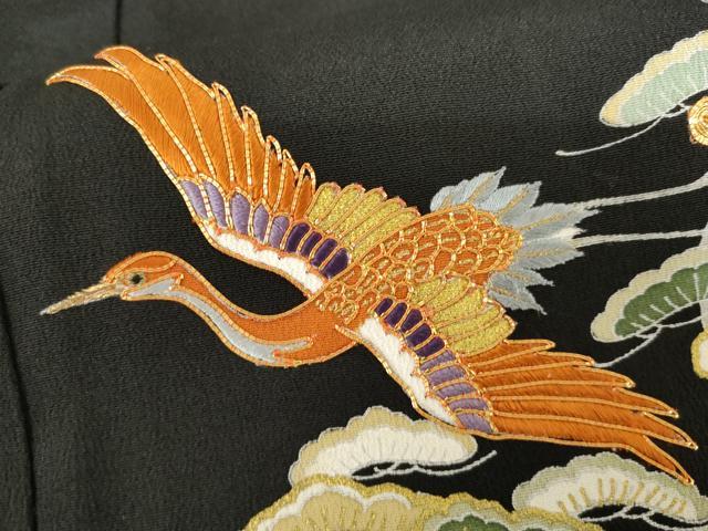 平和屋着物●創業460年・千總　黒留袖　駒刺繍　飛鶴吉祥梅松文　金彩　正絹　逸品　AABH3749cs_5