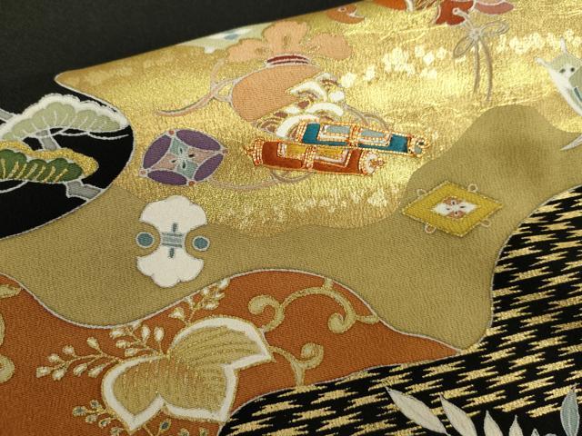 平和屋着物●創業460年・千總　黒留袖　駒刺繍　飛鶴吉祥梅松文　金彩　正絹　逸品　AABH3749cs_6