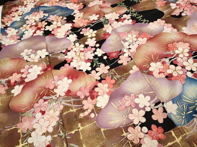 平和屋着物●紫綬褒章　巨匠『岩田専太郎』　振袖　駒刺繍　エ霞草花文　黒地　金彩　正絹　逸品　CABF3471ut_4