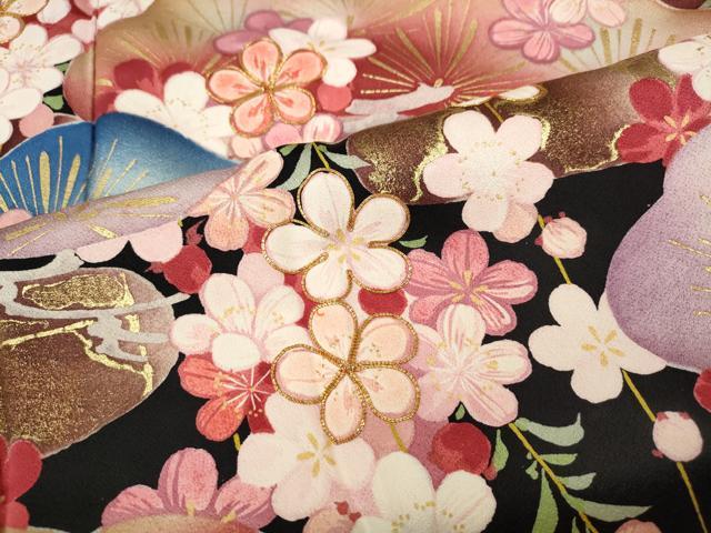 平和屋着物●紫綬褒章　巨匠『岩田専太郎』　振袖　駒刺繍　エ霞草花文　黒地　金彩　正絹　逸品　CABF3471ut_6