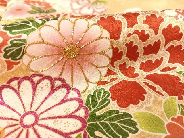 平和屋着物○豪華振袖 駒刺繍 雪輪草花文 暈し染め 金彩 正絹