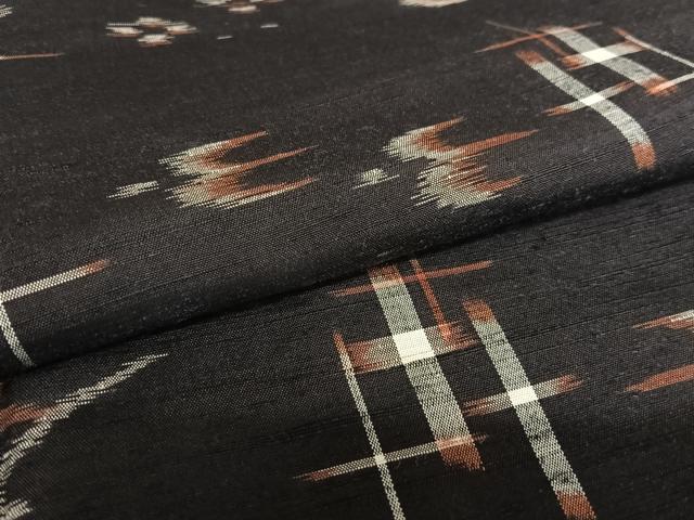 平和屋着物●上質な紬　琉球絣文様　正絹　逸品　AAAT0582zg 平和屋着物○上質な紬 琉球絣文様 正絹 逸品 AAAT0582zg