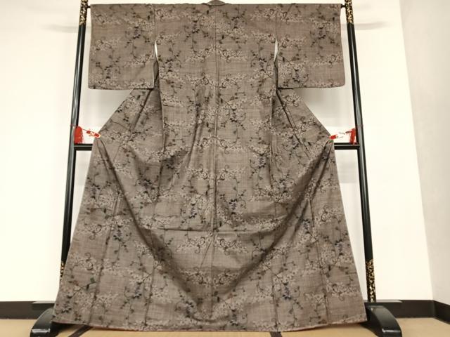 平和屋着物○本場大島紬 泥染め 7マルキ 花唐草文 正絹 逸品 未