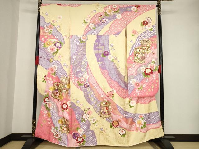 平和屋着物●豪華振袖　駒刺繍　貝桶花文　金彩　正絹　逸品　AAAT2201ck