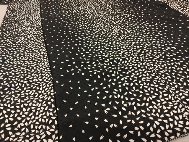 平和屋着物○上質な小紋 舞花文 黒地 正絹 逸品 AAAT3053np