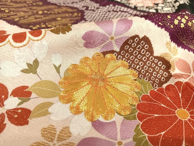 平和屋着物○豪華振袖・長襦袢セット 駒刺繍 草花文 金彩 銀通し地