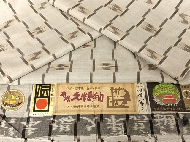平和屋着物●重要無形文化財　本場久米島紬　ゆうな染　手織　正絹　逸品　AAAU0056np