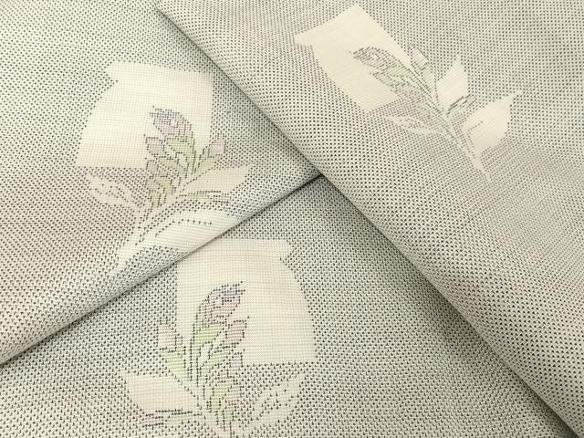 平和屋着物●本場大島紬　白大島　９マルキ　草花文　正絹　逸品　AAAU0110np