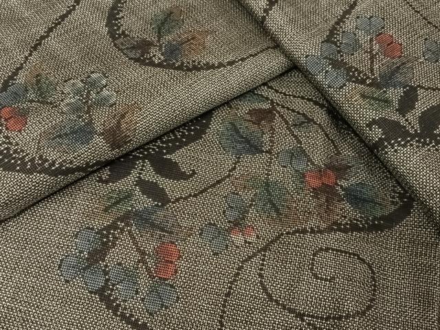 平和屋着物●本場大島紬　９マルキ　流水草花文　正絹　逸品　AAAU0147np