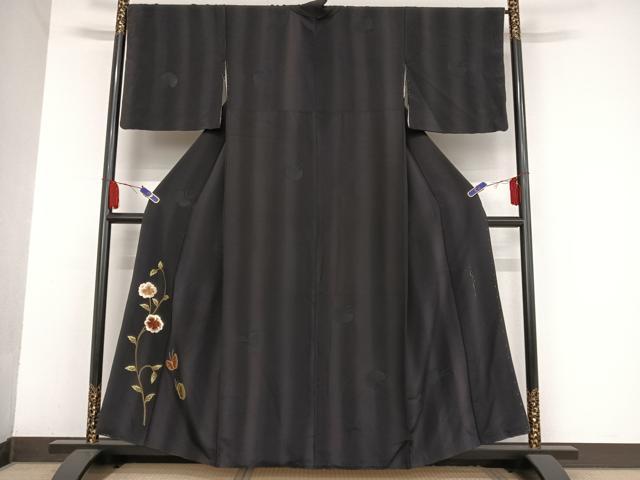 平和屋着物●こむさでもーど・COMME CA DU MODE　訪問着　刺繍　花蝶文　暈し染め　黒地　正絹　逸品　AAAU0225np