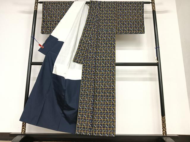 平和屋着物●本場琉球絣　紬　飛鳥格子文　正絹　逸品　AAAU8157zg 平和屋着物○本場琉球絣 紬 飛鳥格子文 正絹 逸品 AAAU8157zg