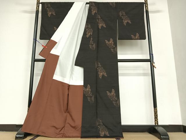 平和屋着物●上質な紬　舞蝶文　正絹　逸品　AAAU8160zg 平和屋着物○上質な紬 舞蝶文 正絹 逸品 AAAU8160zg