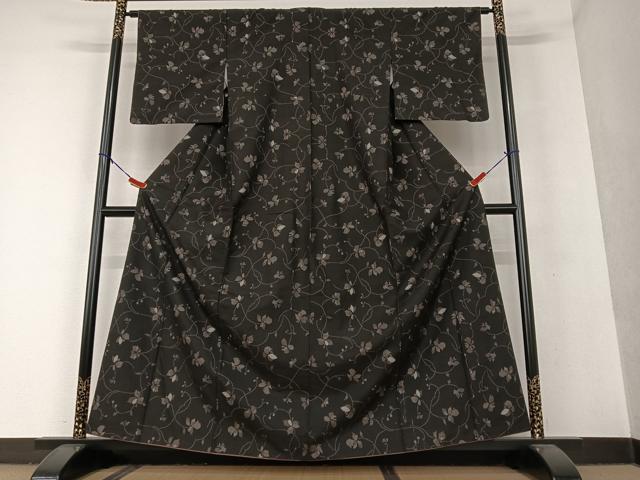 平和屋着物○本場大島紬 9マルキ 花唐草文 三越扱い 正絹 逸品 CAAV6449vf