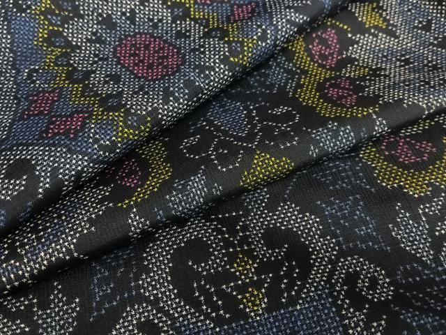 平和屋着物○本場大島紬 7マルキ 草花文 黒地 正絹 逸品