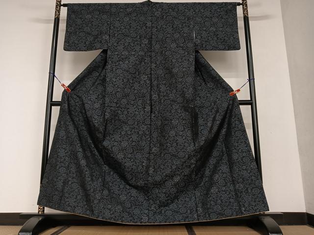 平和屋着物○本場大島紬 吉祥花唐草文 やまと誂製 正絹 逸品 CAAS7584yc