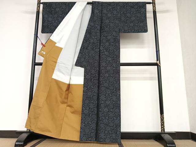 平和屋着物○本場大島紬 花唐草文 黒地 やまと誂製 正絹 逸品 AAAU8262zg