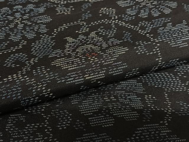 単衣 正絹夏大島のような夏紬黒 絣 やまと誂え ワイドトールしつけ付き未使用品 単衣 正絹夏大島のような夏紬黒 絣 やまと誂え ワイドトール